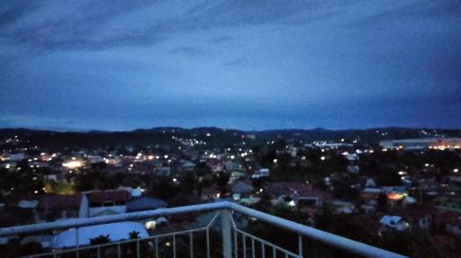 Moonlights home with huge roofdeck - Housity