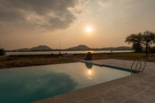 1br Cottage with Pool - Lake's End by Roamhome - Housity