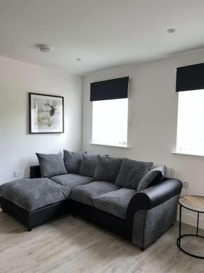 Lovely one bed, open plan studio apartment. - Housity