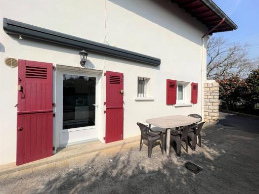 Coquet T1 Bis avec Terrasse en Rez-de-Jardin, Cambo-les-Bains - FR-1-495-91 - Housity