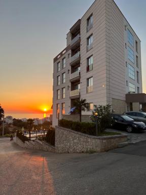 Lux Hotel M - Housity