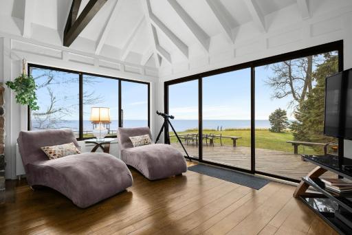 Lakefront House by Michigan Waterfront Luxury Properties - Housity