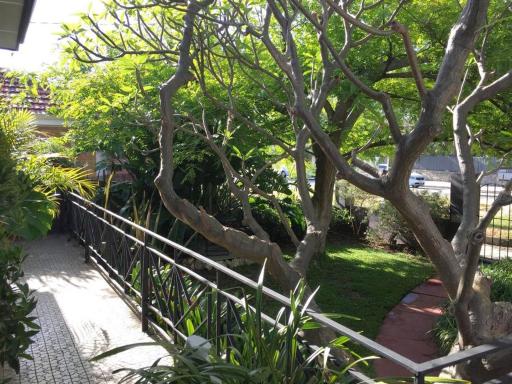 Frangipani Beach House - Housity
