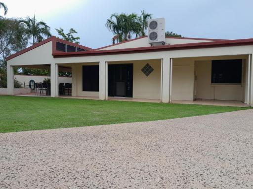 Large 4 Bedroom Suburban Gem - Housity