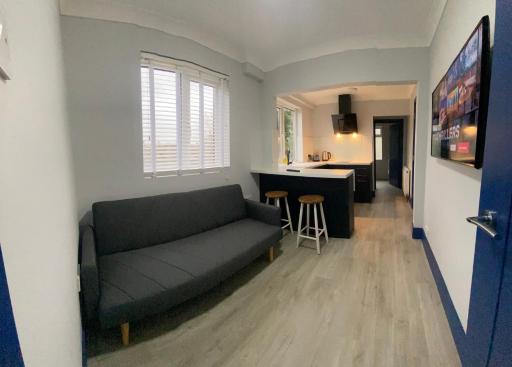 Harewood Lodge - Single and Double Rooms Self Serve Apartment - Housity