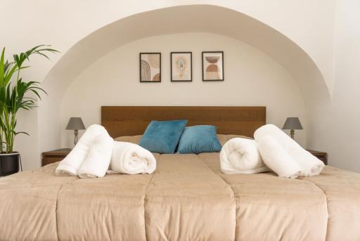 Room in Bloom Bed and Breakfast - Housity