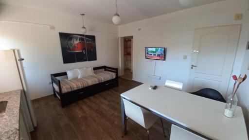 Depto calle 18 - soleado y con balcon - Housity