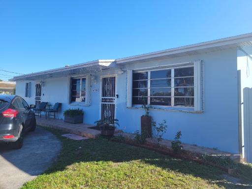 LALY'S LITTLE GARDEN - Housity