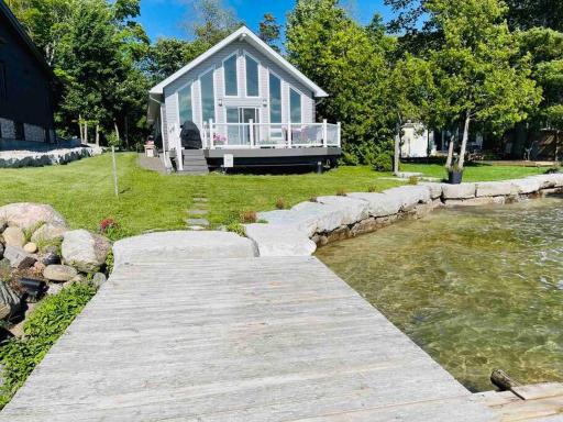 SouthLake Cottage on The Lake. - Housity