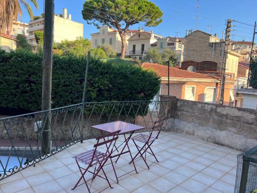 Charming Apartment in Le Cannet - Housity