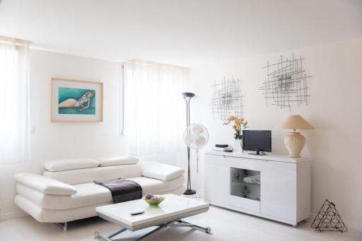 Spacious and very bright apartment - Housity