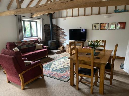 Wood Farm Barn - Housity