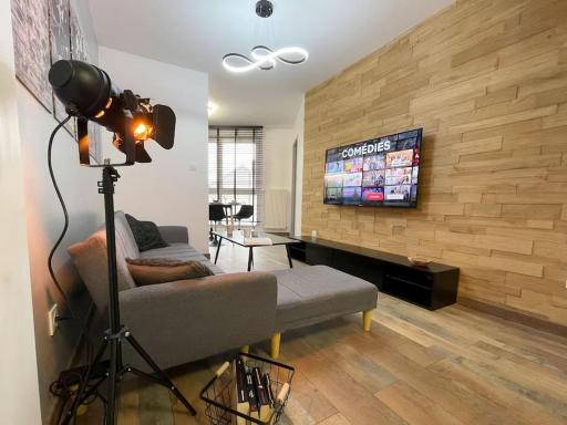 Easy Location - Parking - Free Wifi - Tourism and Business - Housity