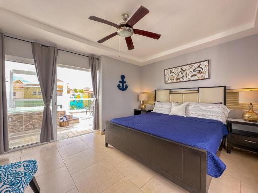 Gorgeous 1 BR PH apartment w Jacuzzi - Housity