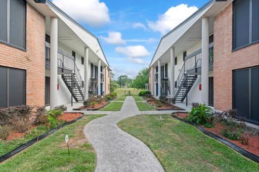 Luxury Houston 2 bedroom Near TMC, Downtown, Museum District, Galleria, Medical Center - Housity