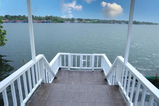 QUILON LAKE INN - Housity
