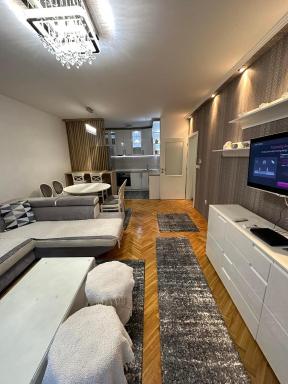 Central Luxury Suites - Hizvo