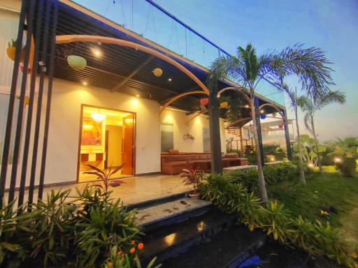 Shaw Estate-Luxurious Farm Stay, Near Expo Mart-Arora Farm - Housity
