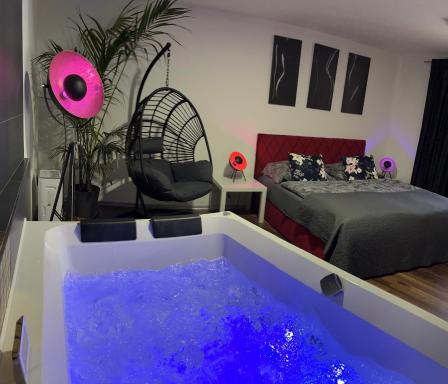 FiftyShades Apartmán s vířivkou - Housity