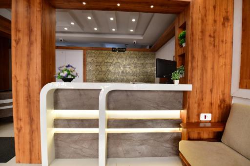 Hotel Surya Lodge - Housity
