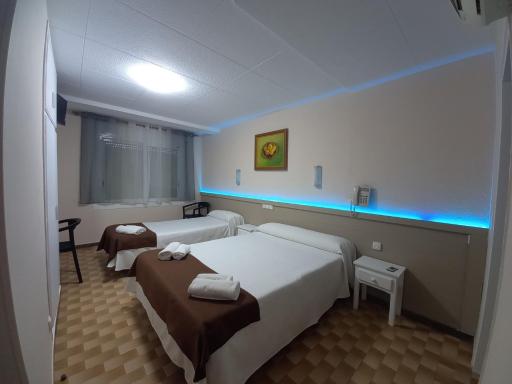 Hostal Sant Bernat - Housity