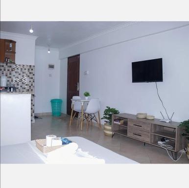 Lux Suites Carina Studio Apartments - Housity