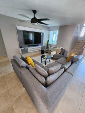 Hillside Village Retreat - Housity