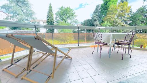 Voiron centre, grande terrasse, parking, calme - Hizvo