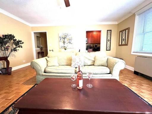 Charming - Close to Mercedes Benz - Americas Mart - Housity