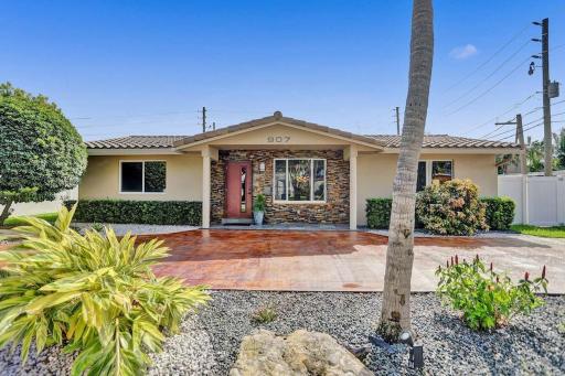 Hollywood Villa close to the BEACH w/HEATED POOL - Housity