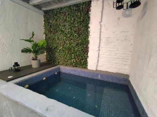 Pequeño Alojamiento con Mini Piscina - NO climatizada - Housity