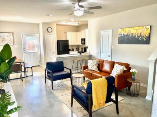 Cozy And Pet-Friendly Vacation Home - Housity