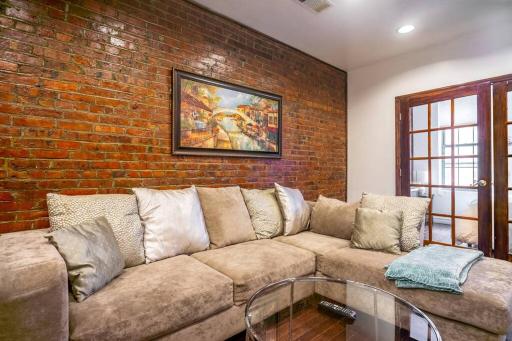 Stylish and Cozy 1 Bedroom Apartment In Bedstuy - Housity