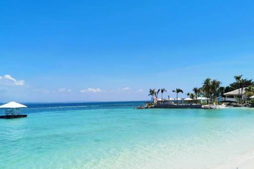 A sea view 3 bedroom beach vacation home - Housity