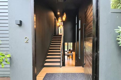 Lakeside Abode - Housity