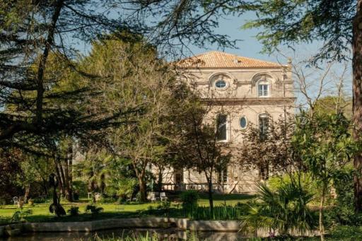 600 M Family House With Swimming Pool Park - Housity