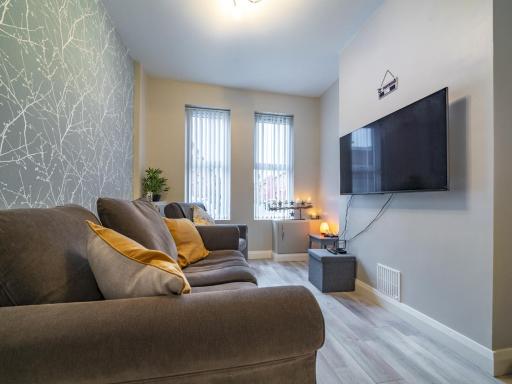 Pass the Keys Lovely 2BR Terrace House Ormeau Park Area - Housity