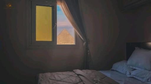 King Tut Pyramids View Apartment - Housity