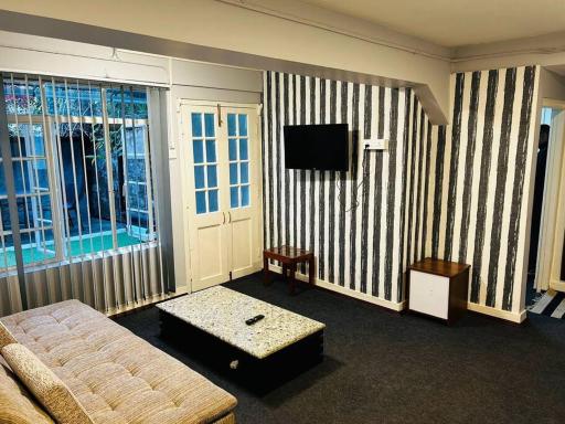 Cozy full house with full kitchen - Housity