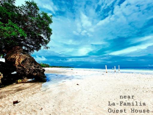 La-Familia Guest House - Housity