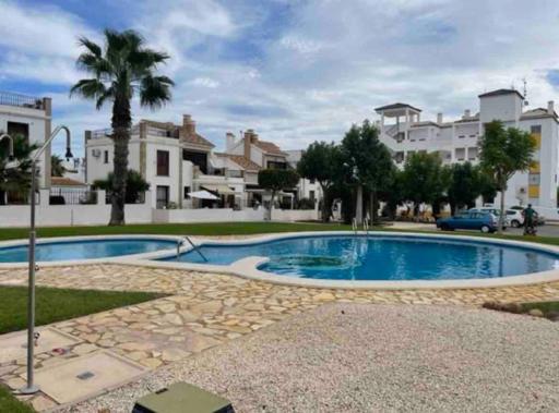 Mi Casa su Casa 'My house is yours' - Housity