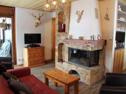 Appartement Rénové 3 Pièces au Centre de La Clusaz avec Balcon et Garage - FR-1-459-40 - Housity