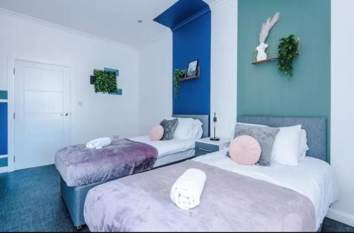 Family friend apartment in Blackpool with cinema playroom area and gym - Housity