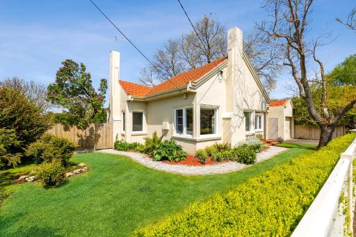 Devon by the Lake - Housity