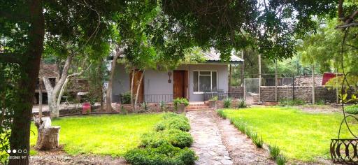 Immaculate 2-Bed Garden Cottage in Beaufort West - Housity
