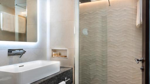 Camden Court Hotel - Housity