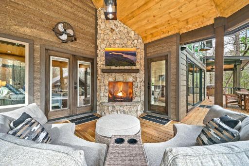 Pine Creek Lodge - Housity