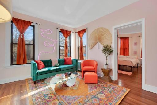 Peachy Paradise in East Rock Near DT/Yale - Housity