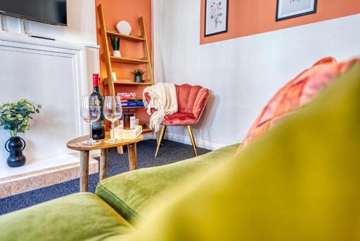 Brewery Loft - 3 Bedroom Bright Spacious apartment in the centre of town, Wifi, Netflix - Housity