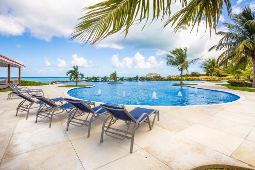 Pristine Bay Villa 1304 with large pool - 3 bedroom condo - Housity